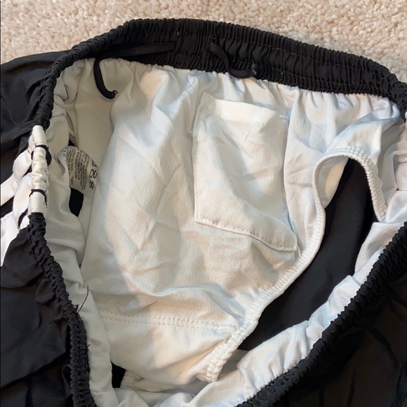 Black Nike shorts - Picture 6 of 9